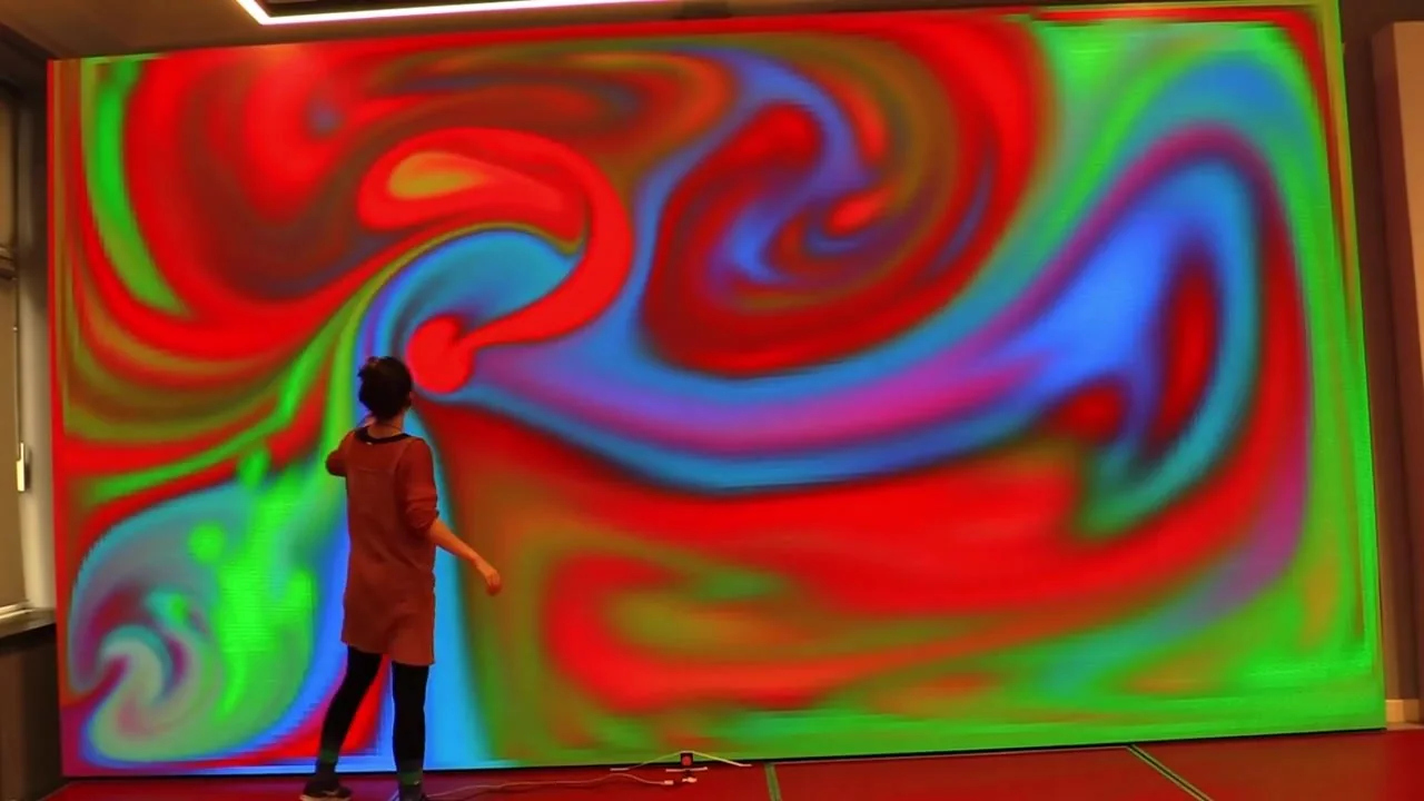 Experiencia visual inmersiva con proyección de color